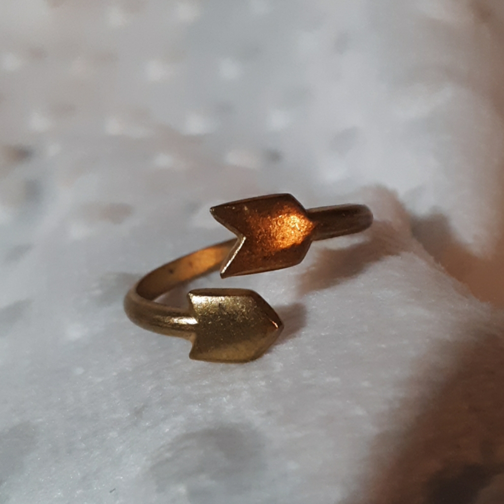Follow Ur Arrow Ring 30$